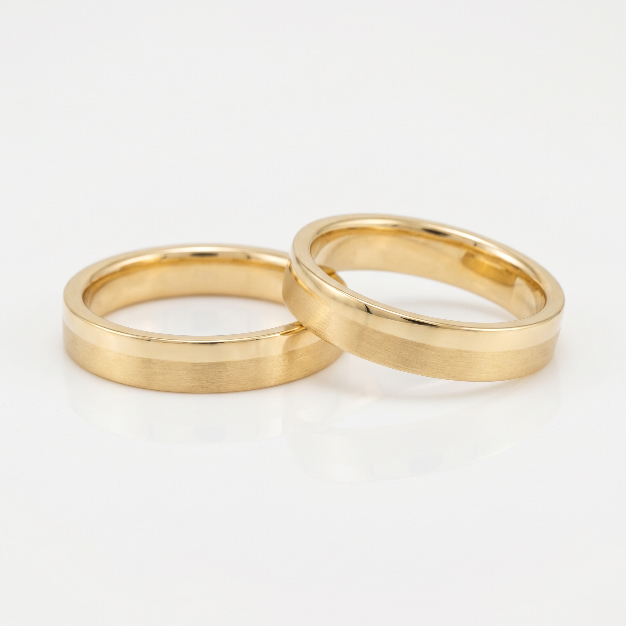 Eheringe Profil in 18k Gold, matt-poliert als Paar